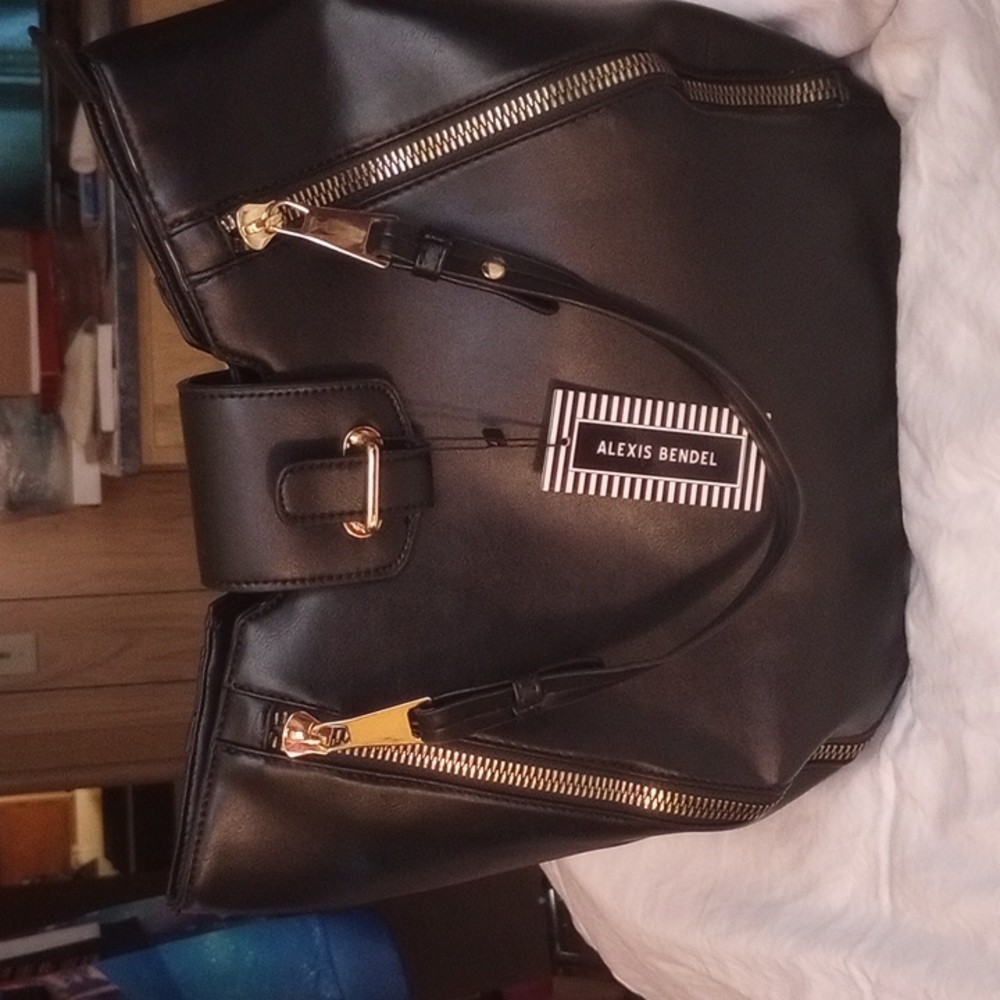 SOLD 🆕 SALE 🛍️ Huge Alexis Bendel Black Purse